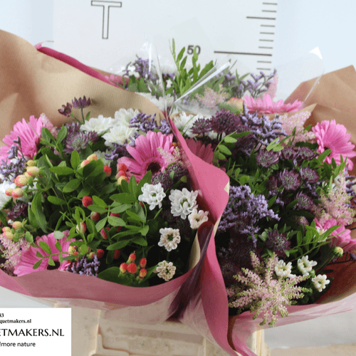 Ramo de Flores Variadas (Papel Kraft)